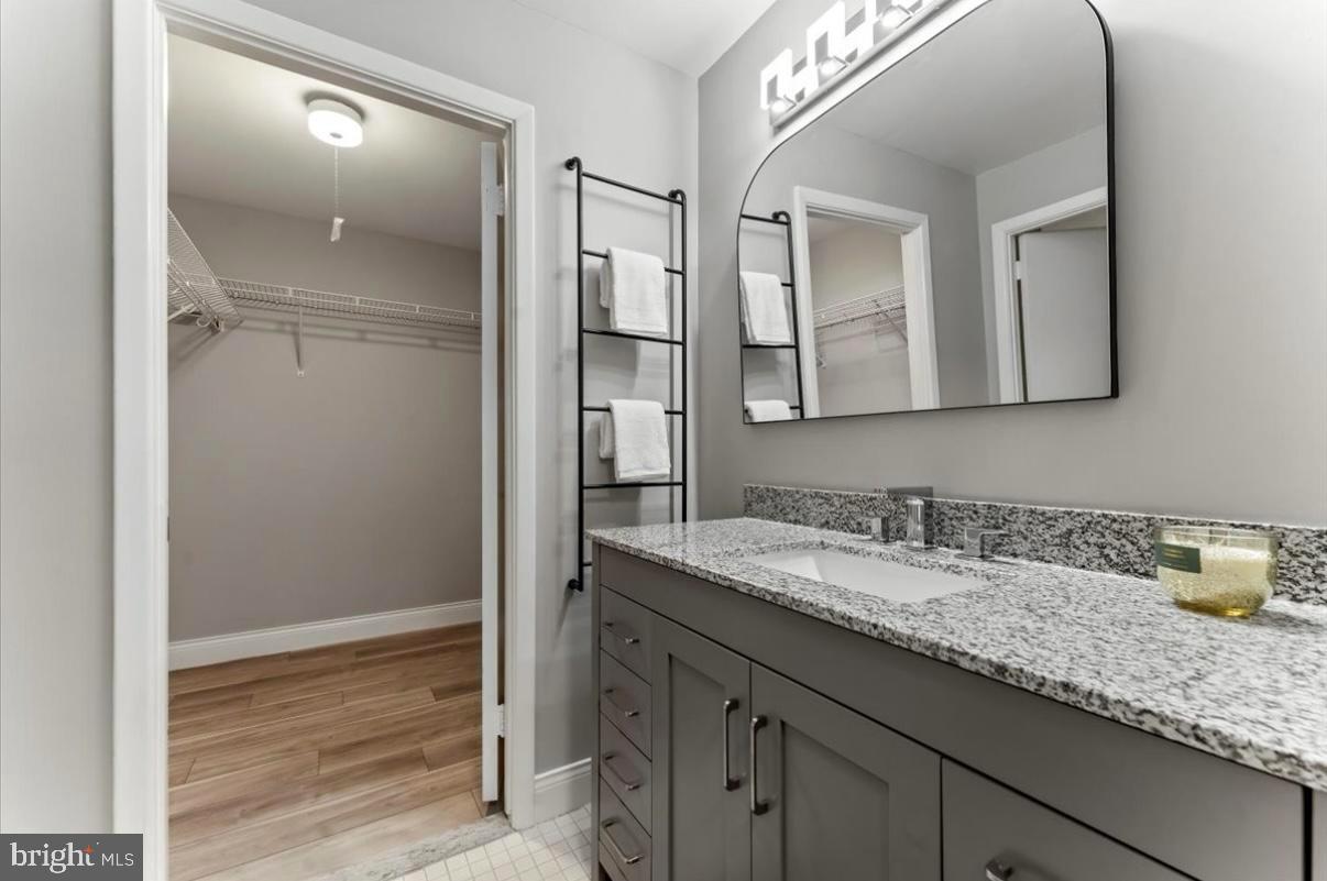 1750 Oakwood Ter #16c Property Photo 16