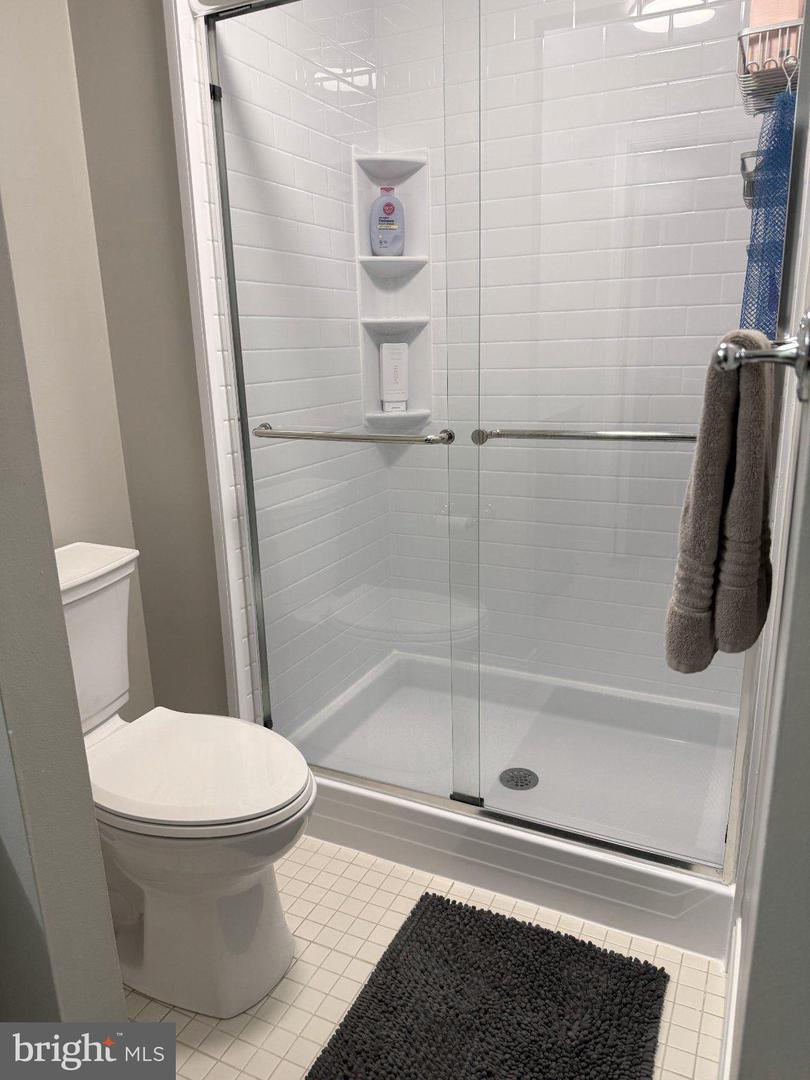 1750 Oakwood Ter #16c Property Photo 18