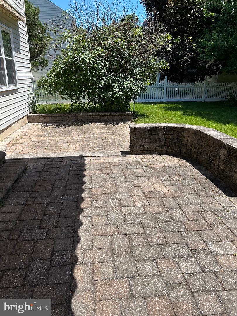 11 Kendall Ln Property Photo 3