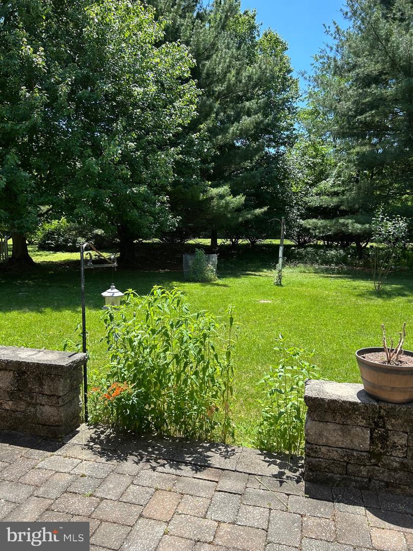 11 Kendall Ln Property Photo 8