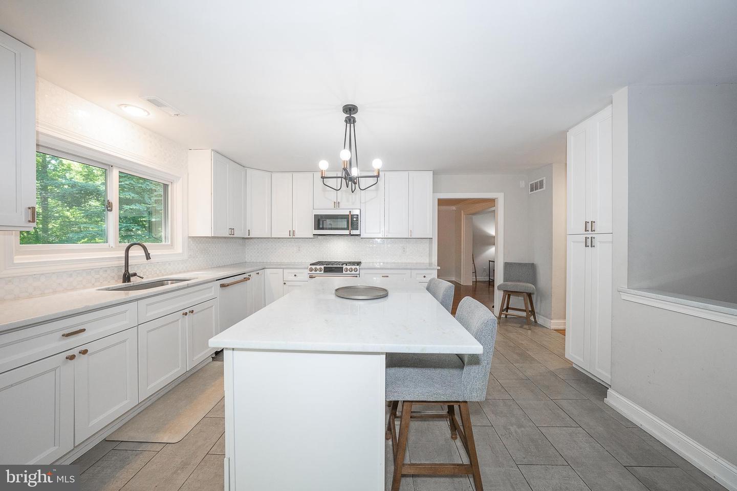 1551 Washington Ln Property Photo 12