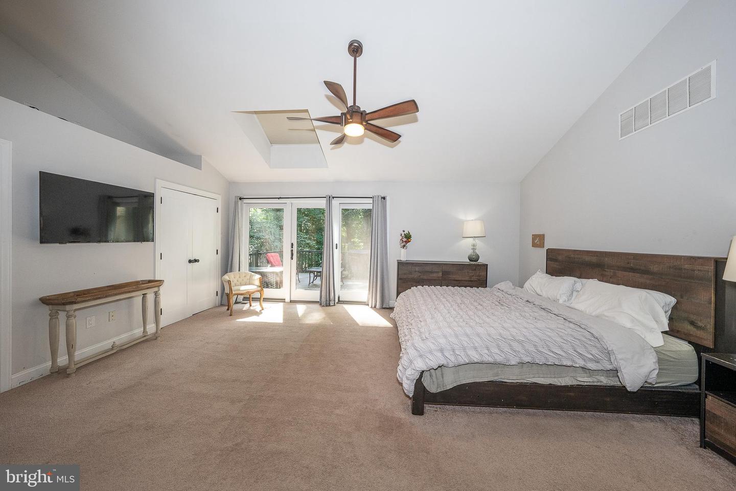 1551 Washington Ln Property Photo 18