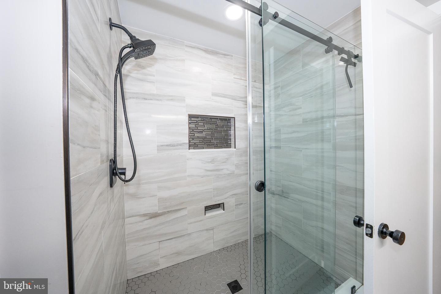 1551 Washington Ln Property Photo 22