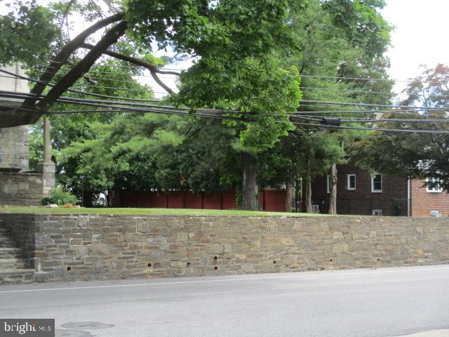 222 E North Ln Property Photo 2