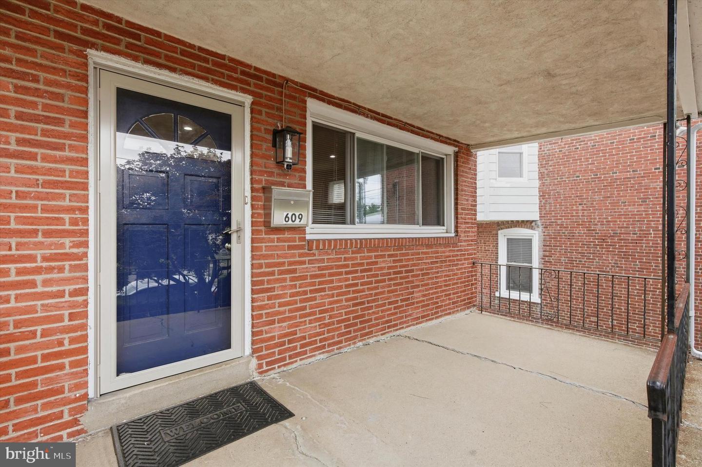 609 E OAK ST Property Photo 1