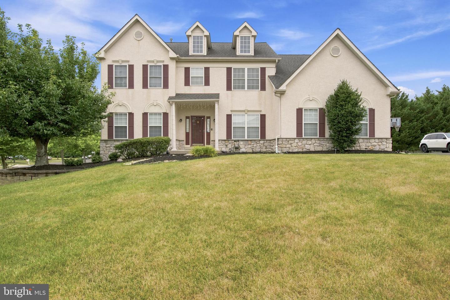 101 TENNYSON LN