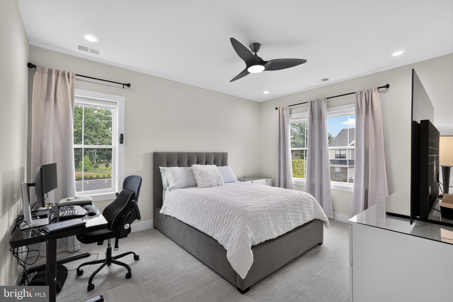 1100 Hewes St Property Photo 18