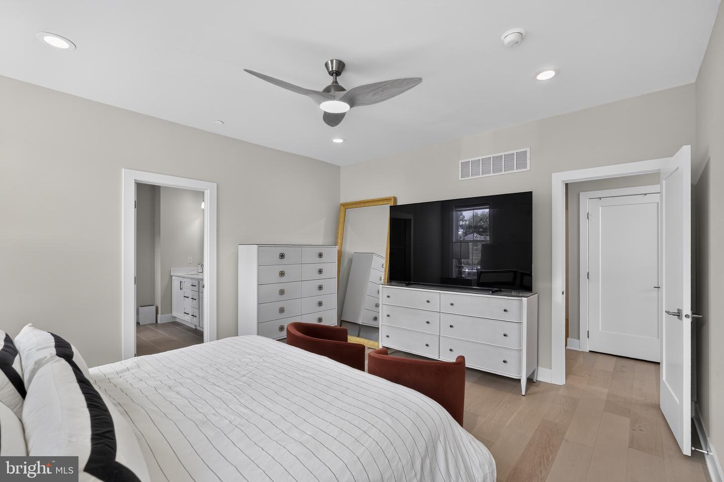 1100 Hewes St Property Photo 29