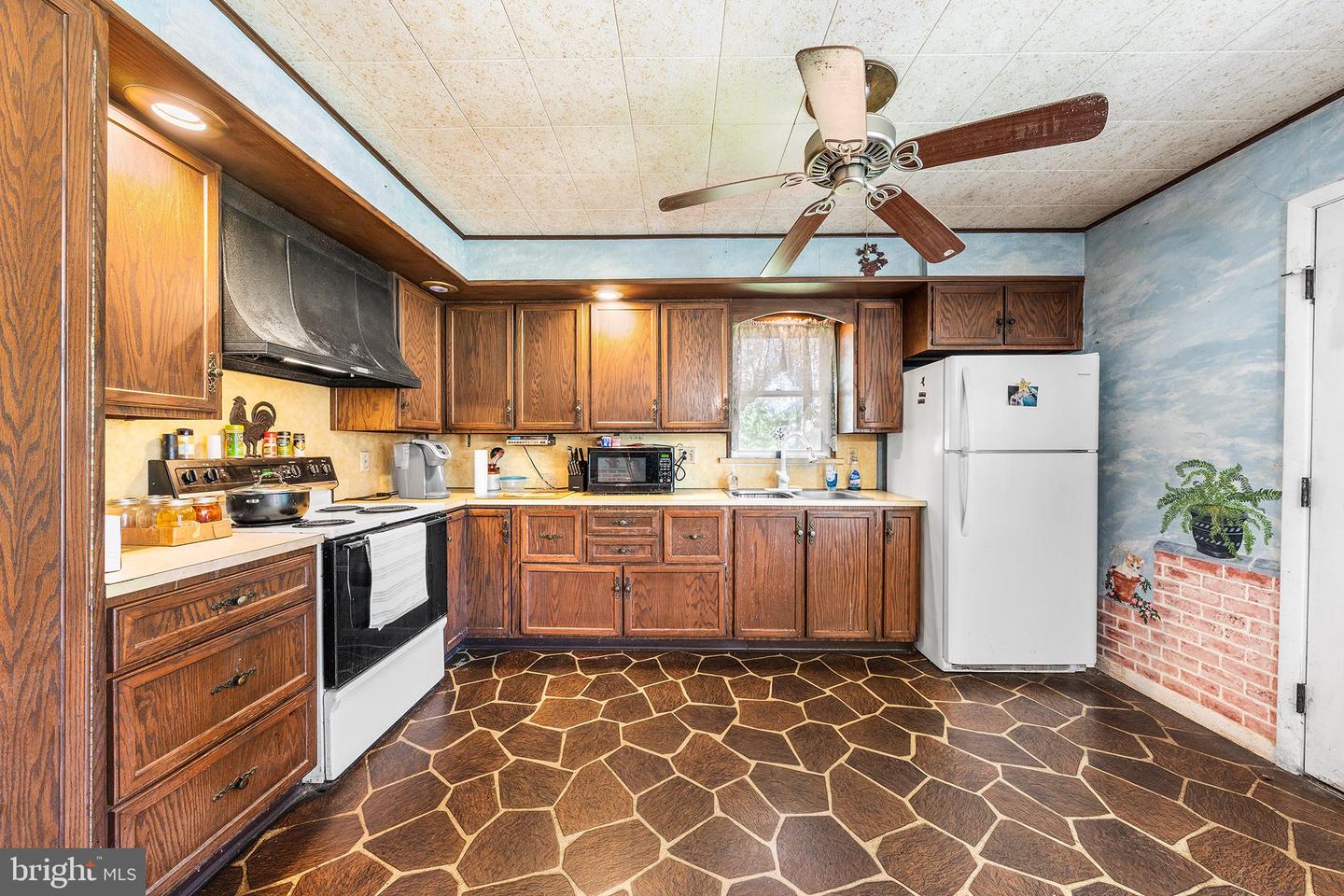 318 Washington St Property Photo 4