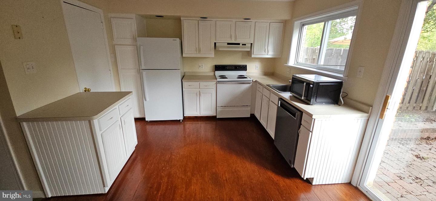 102 Ardwick Ter #2b Property Photo 5