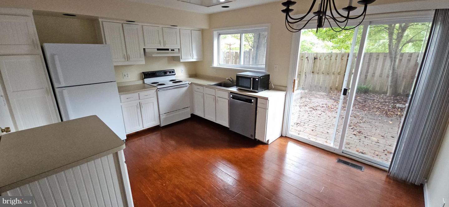 102 Ardwick Ter #2b Property Photo 6