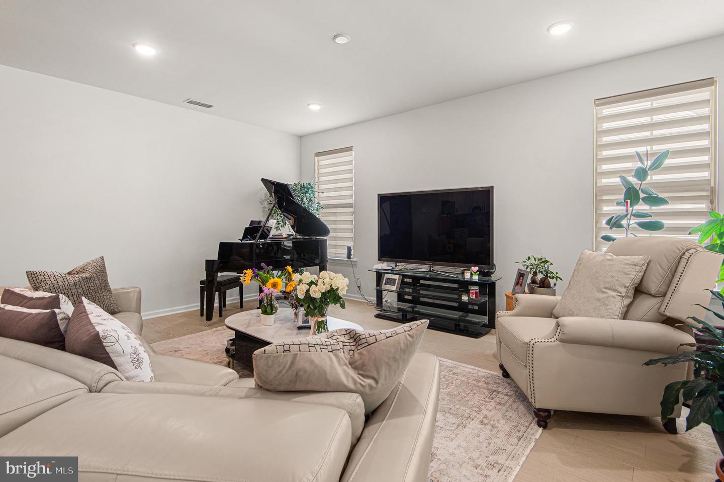 1160 Hill St. Property Photo 4