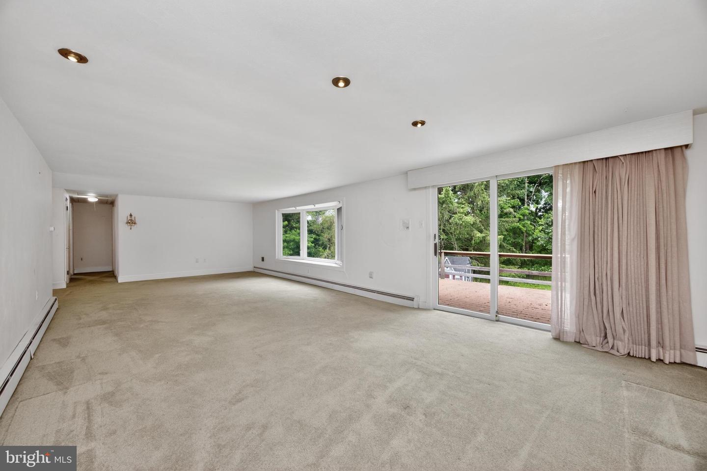 40 2nd St Property Photo 6
