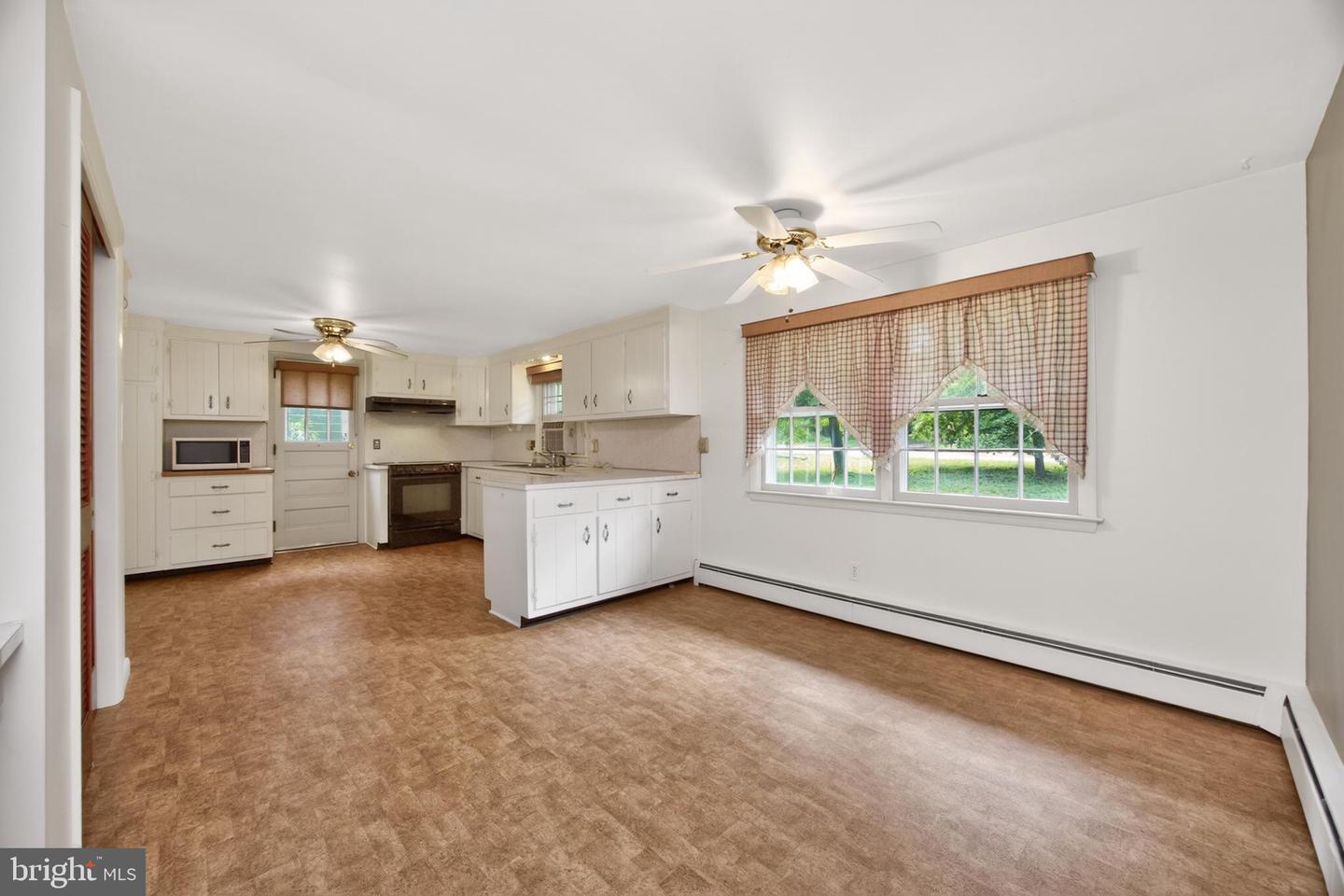 40 2nd St Property Photo 12