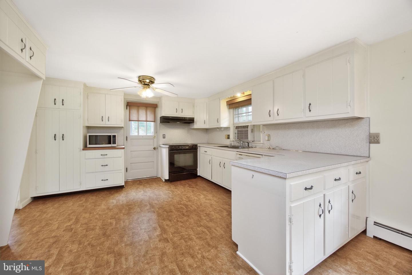 40 2nd St Property Photo 14