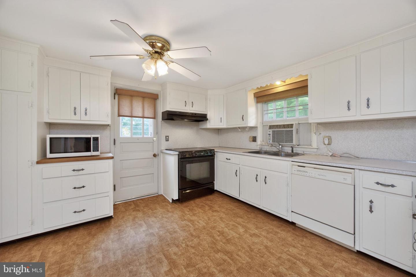 40 2nd St Property Photo 16