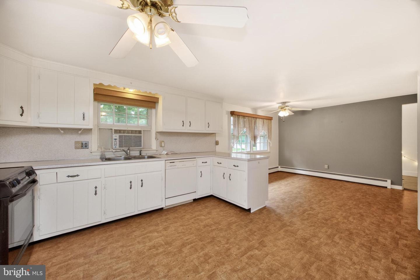 40 2nd St Property Photo 18