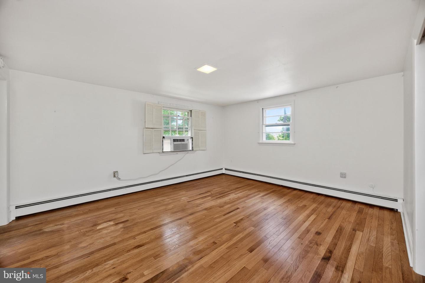 40 2nd St Property Photo 21
