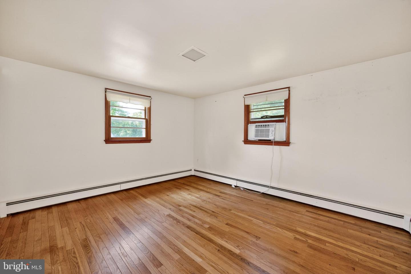 40 2nd St Property Photo 25