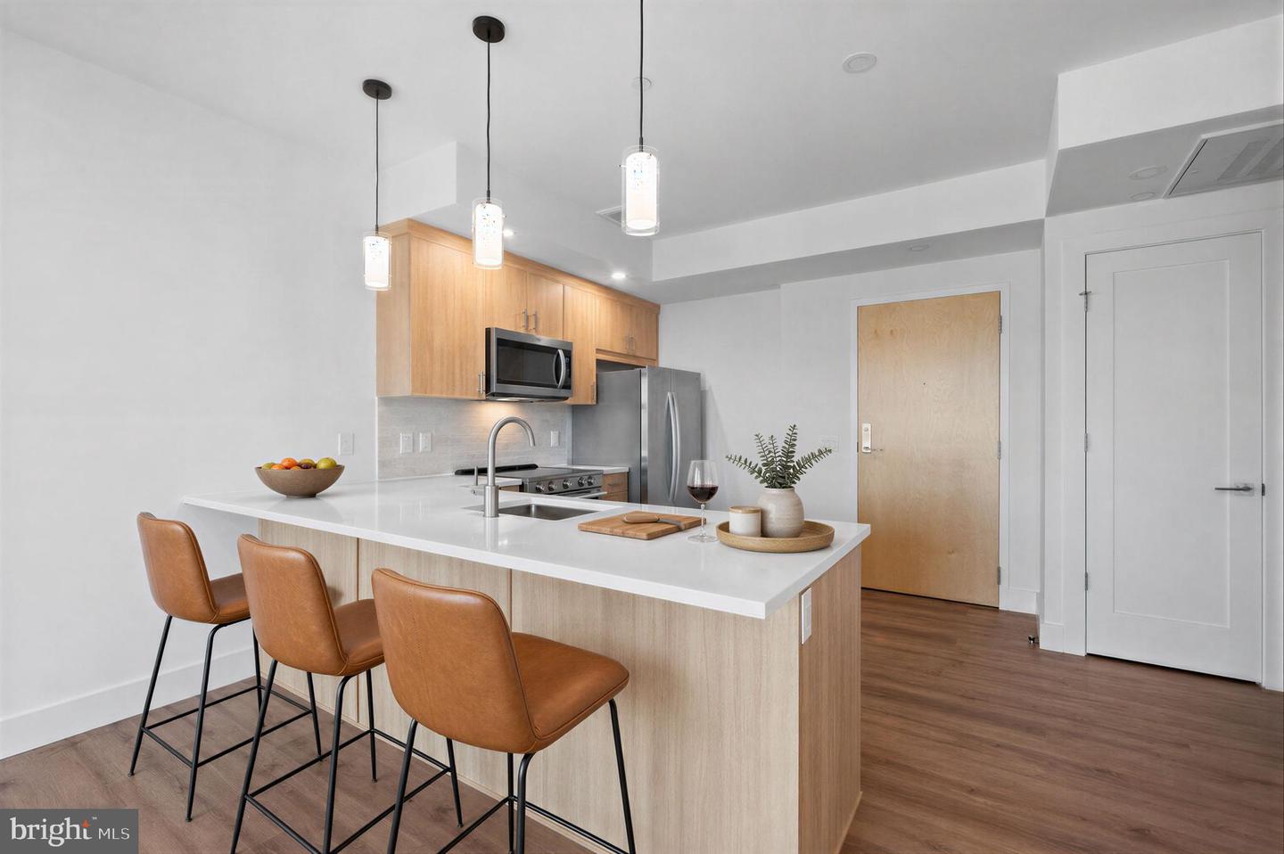 650 MONTGOMERY AVENUE #201 Property Photo 1