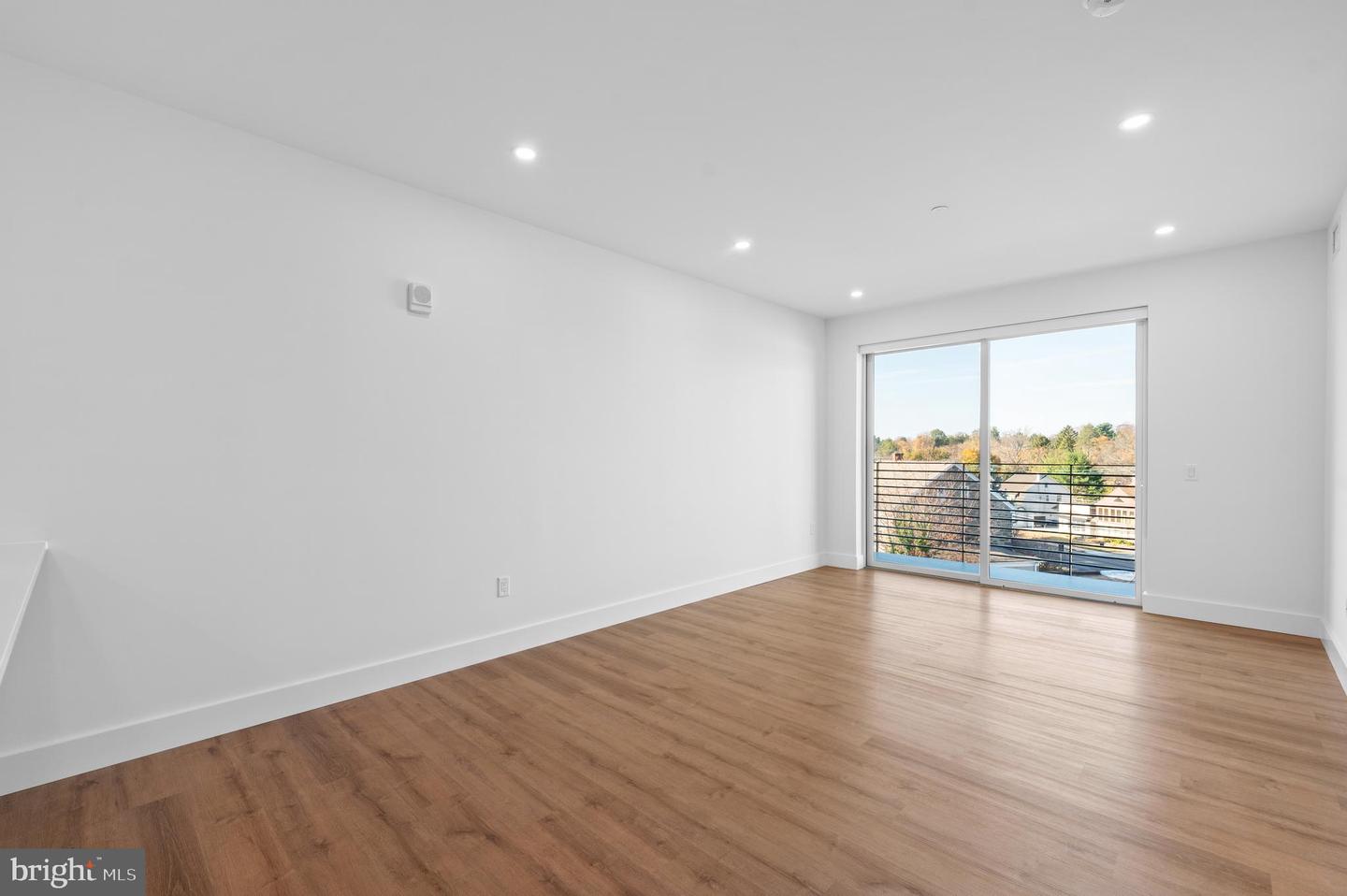 650 Montgomery Avenue #203 Property Photo 5
