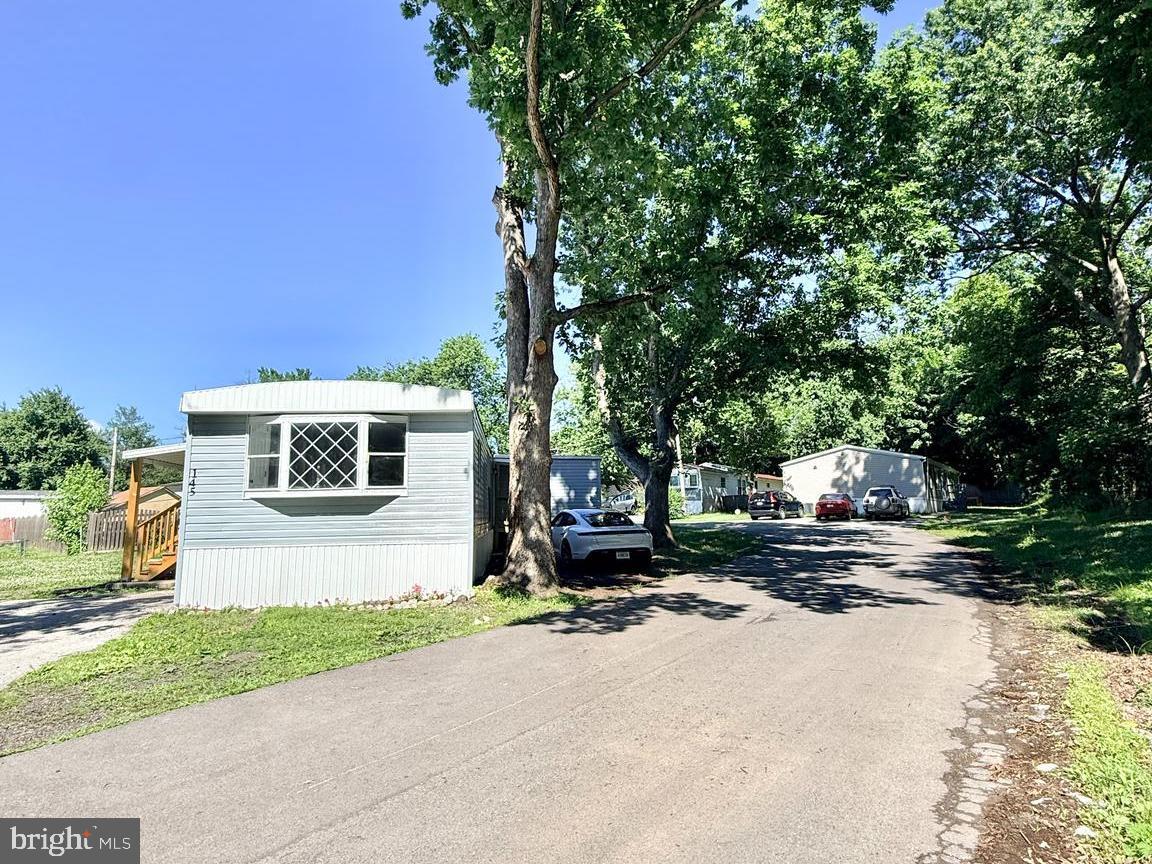 145 DEVON DR Property Photo 1