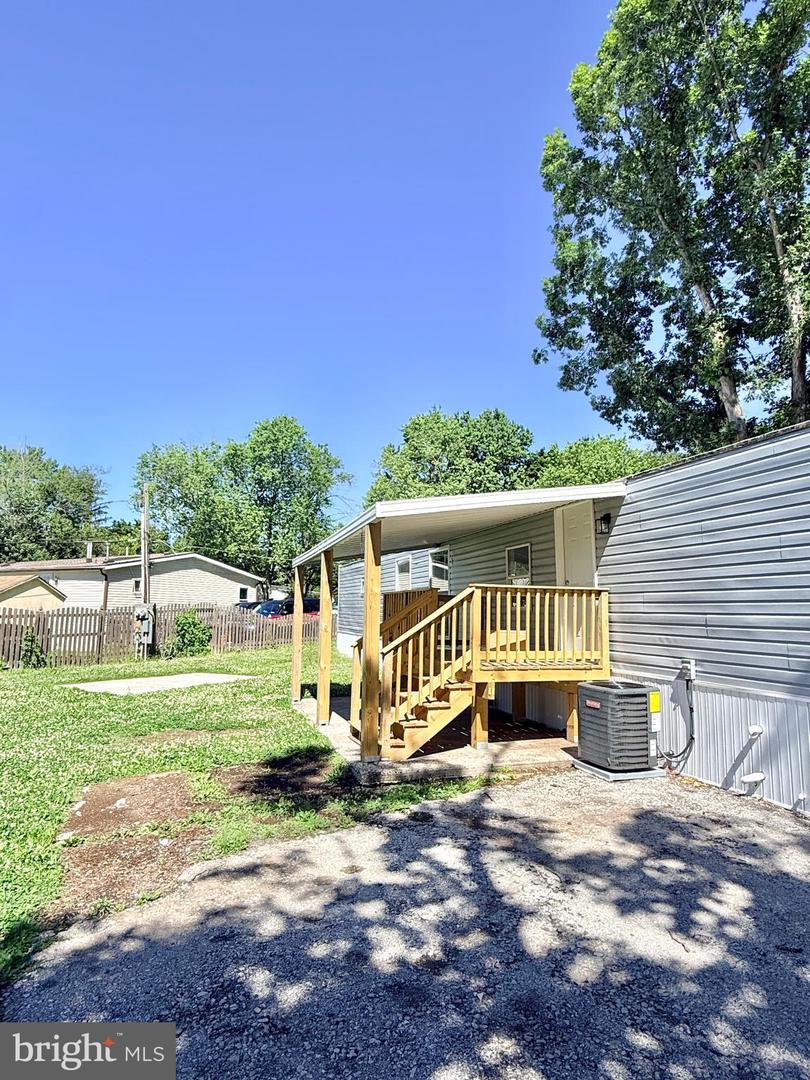 145 Devon Dr Property Photo 1