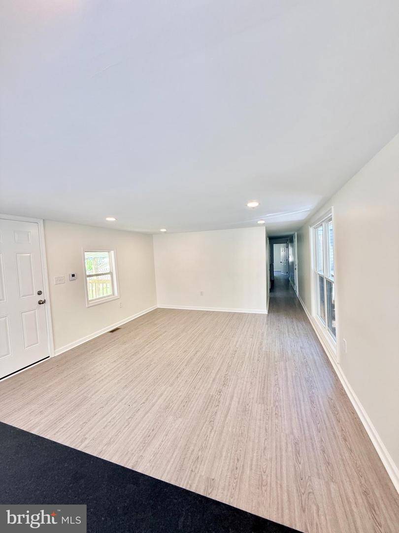 145 Devon Dr Property Photo 4