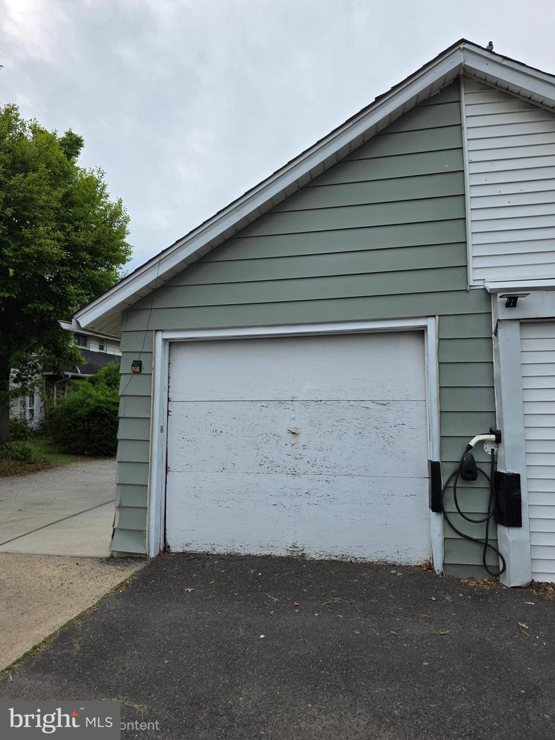 803 Ashbourne Rd Property Photo 4