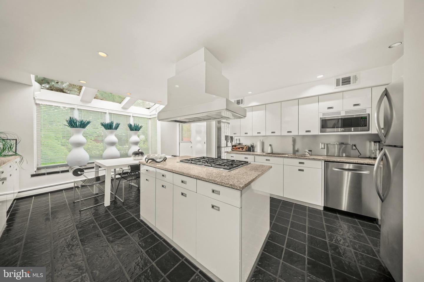 3809 Midvale Ln Property Photo 17
