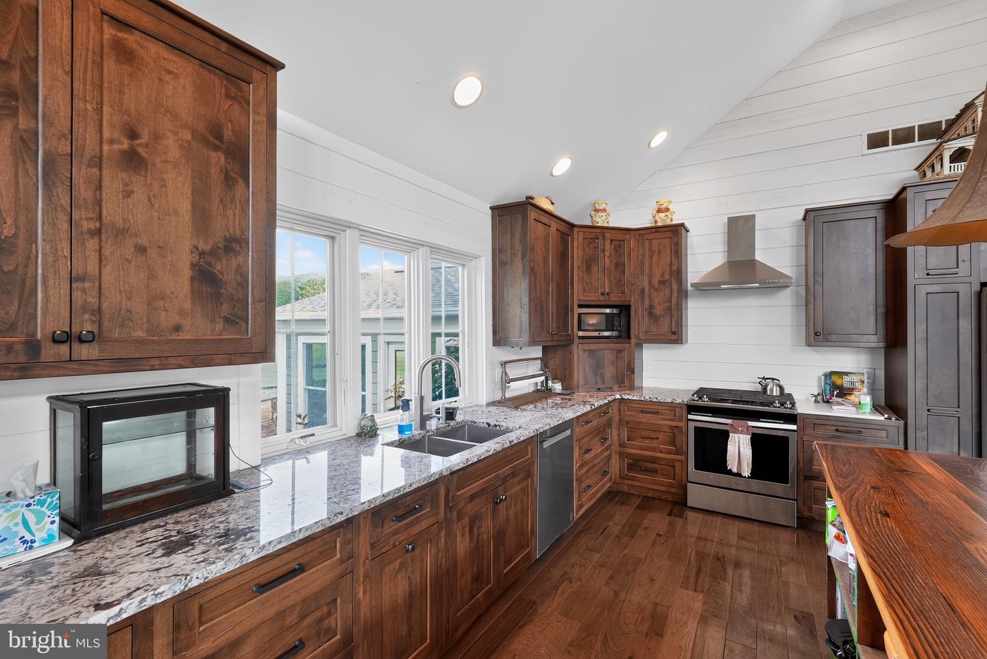 18 Kratz Property Photo 18