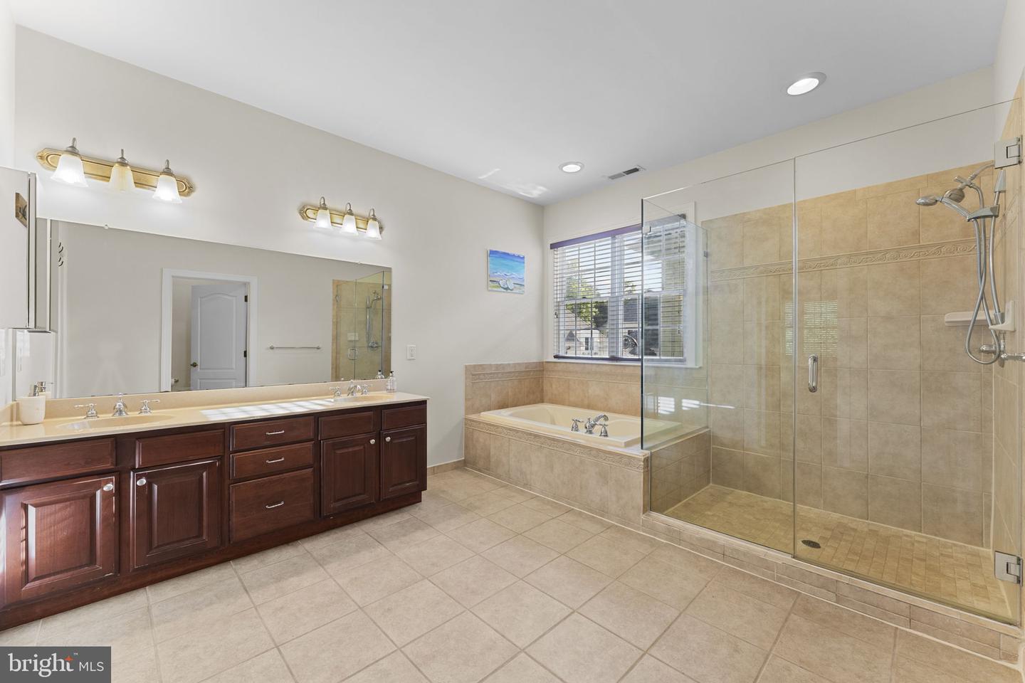 25 Breyer Ct #25-e Property Photo 29