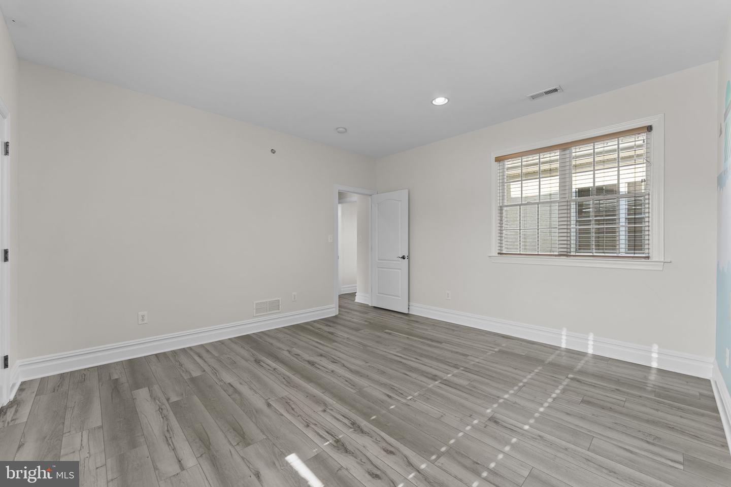 25 Breyer Ct #25-e Property Photo 32