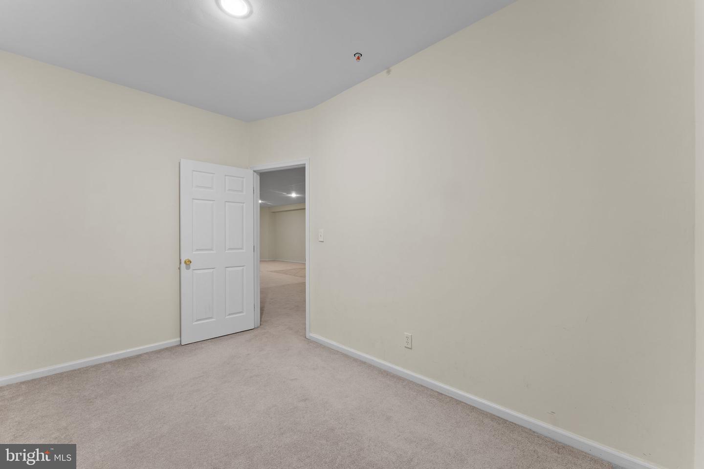 25 Breyer Ct #25-e Property Photo 41