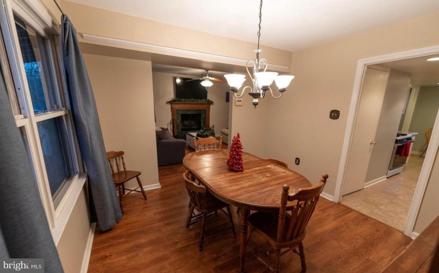 1592 Morgan Way Property Photo 4