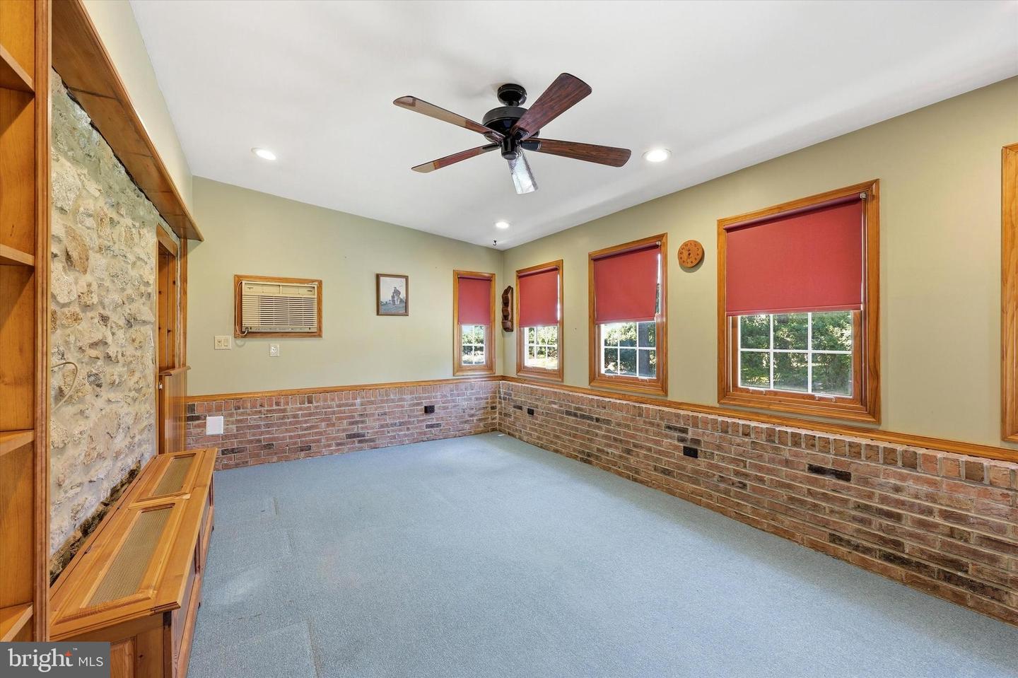 1437 Byberry Rd Property Photo 12