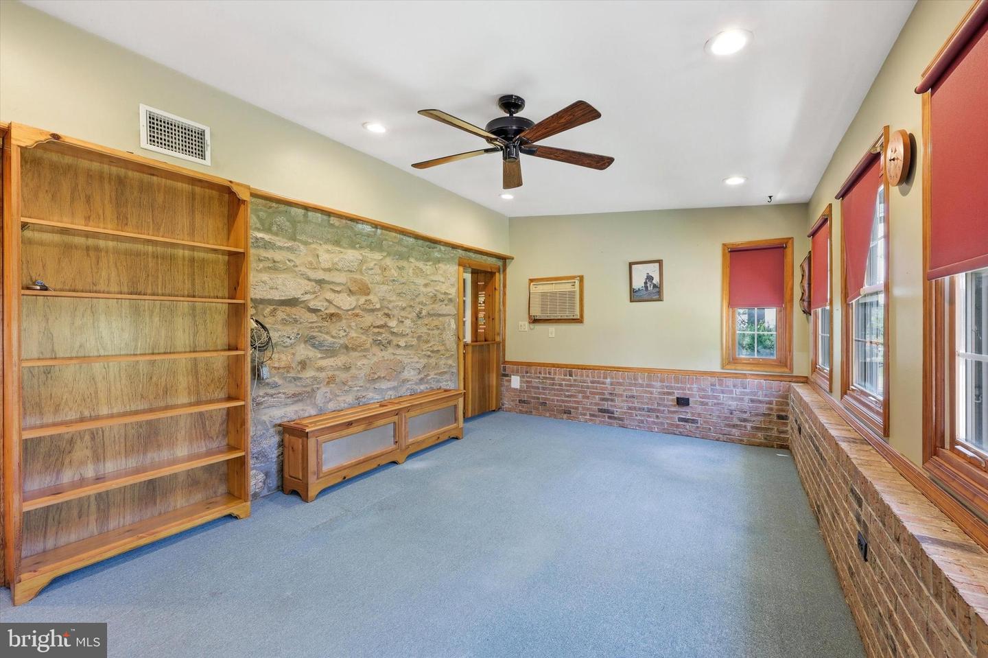 1437 Byberry Rd Property Photo 13
