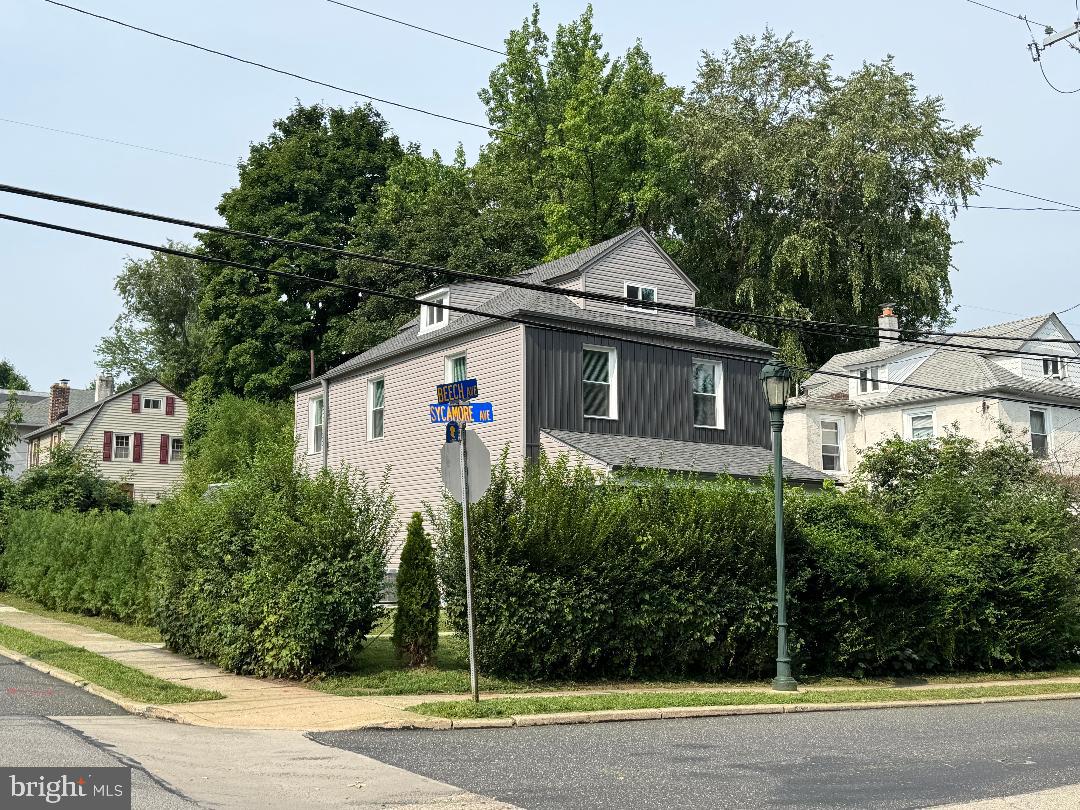 1700 Beech Ave Property Photo 1