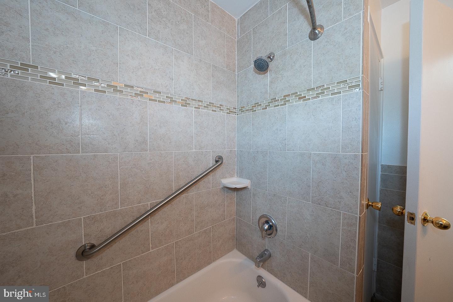 40 Old Lancaster Rd #103 Property Photo 24