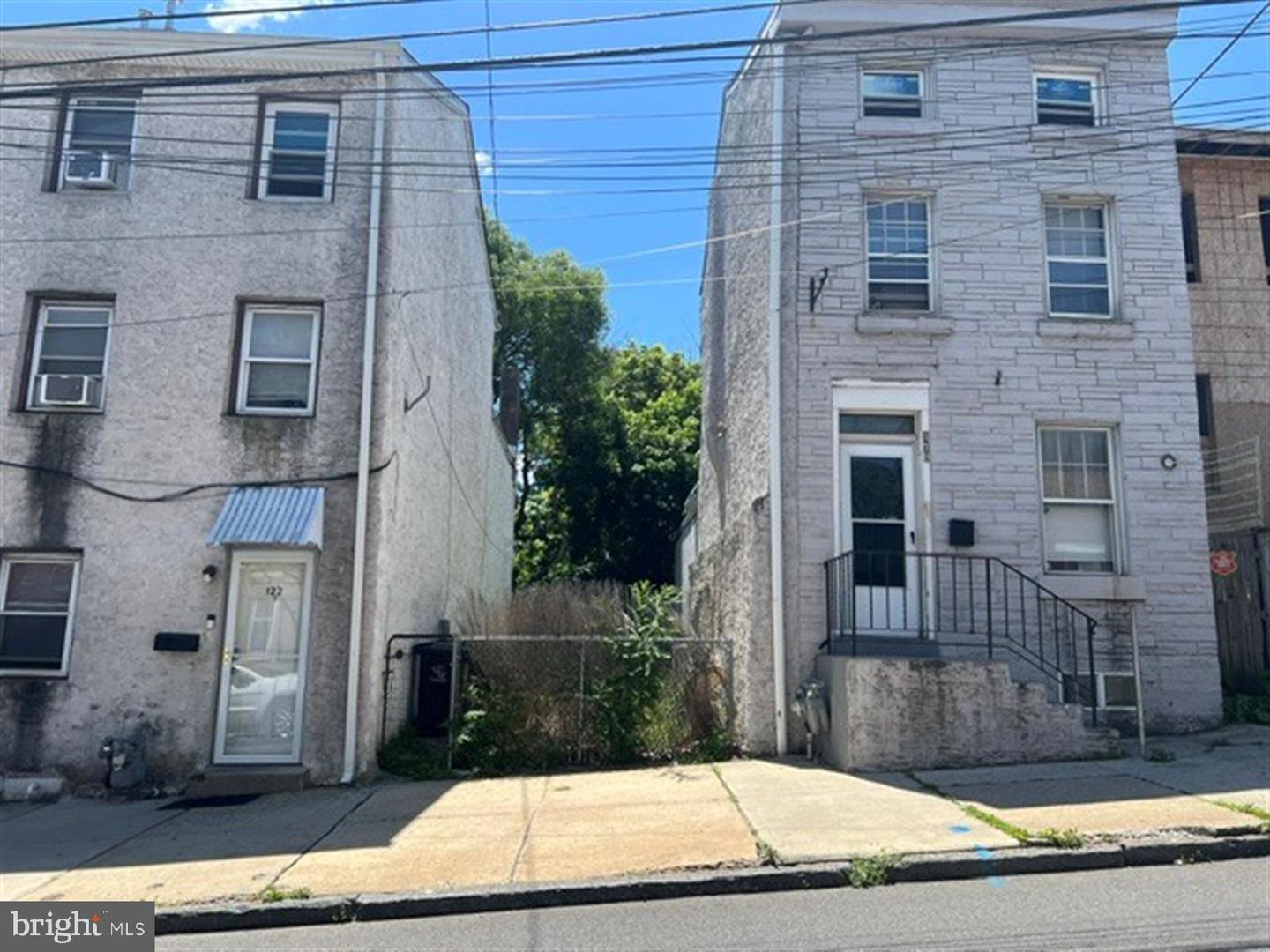 120 E MARSHALL ST Property Photo 1