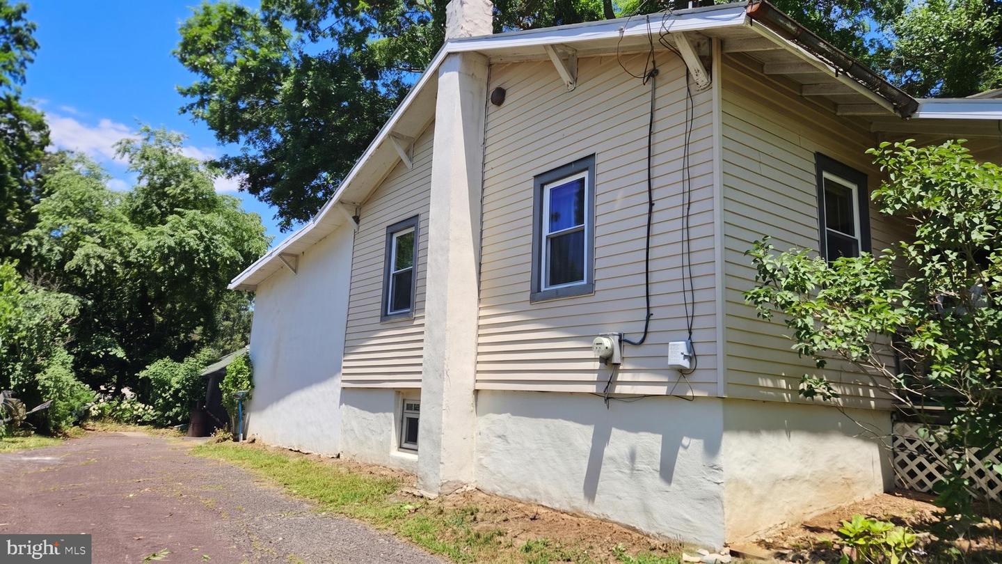 1043 Clemmers Mill Rd Property Photo 12