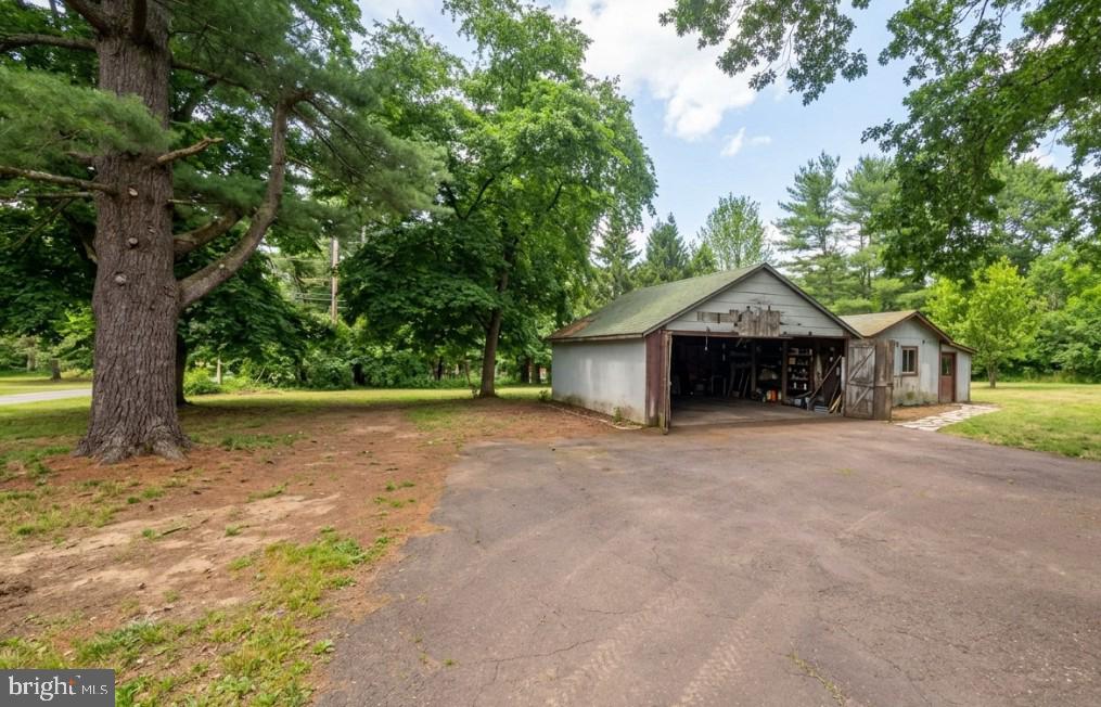 1043 Clemmers Mill Rd Property Photo 15