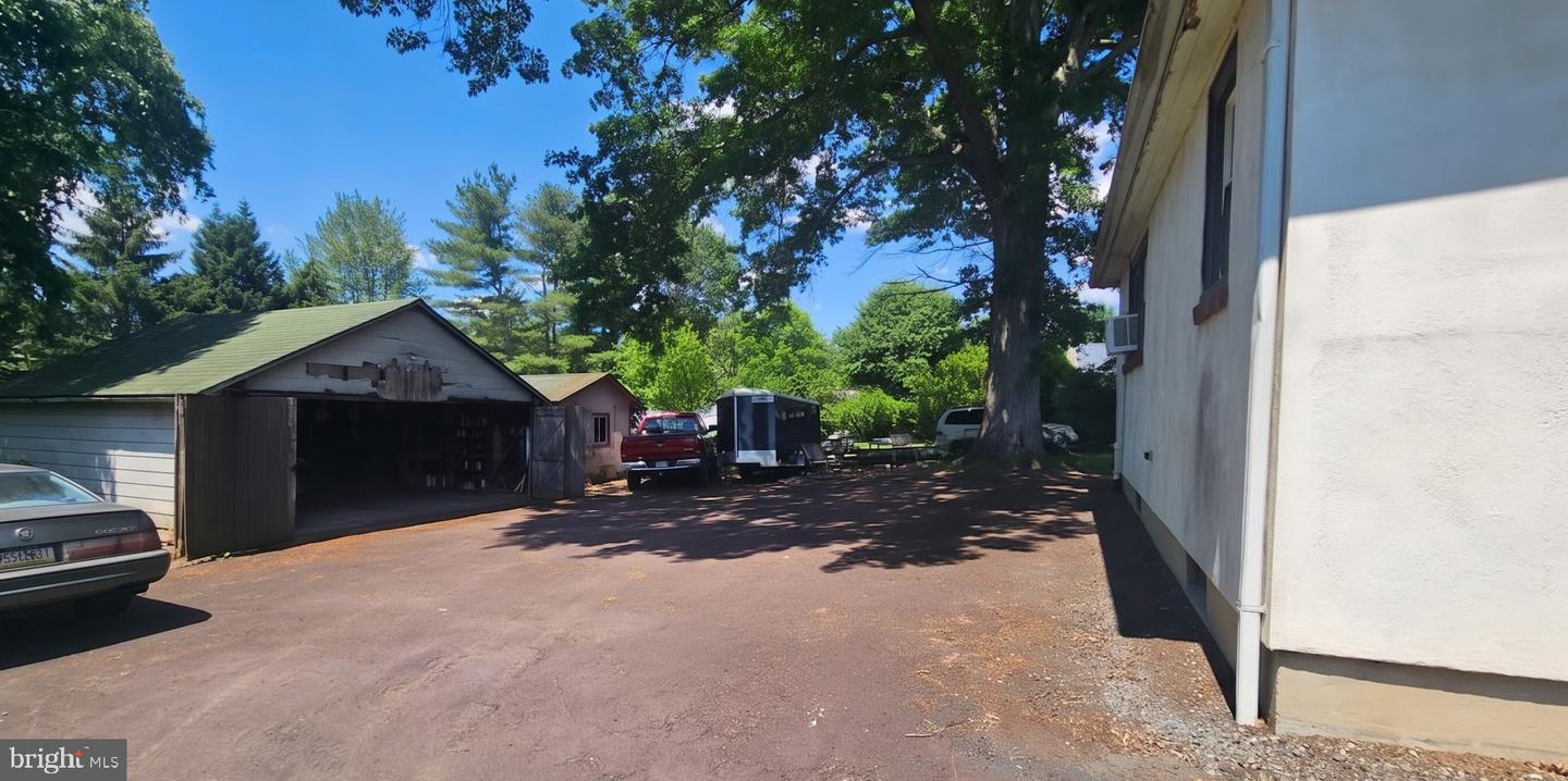1043 Clemmers Mill Rd Property Photo 17