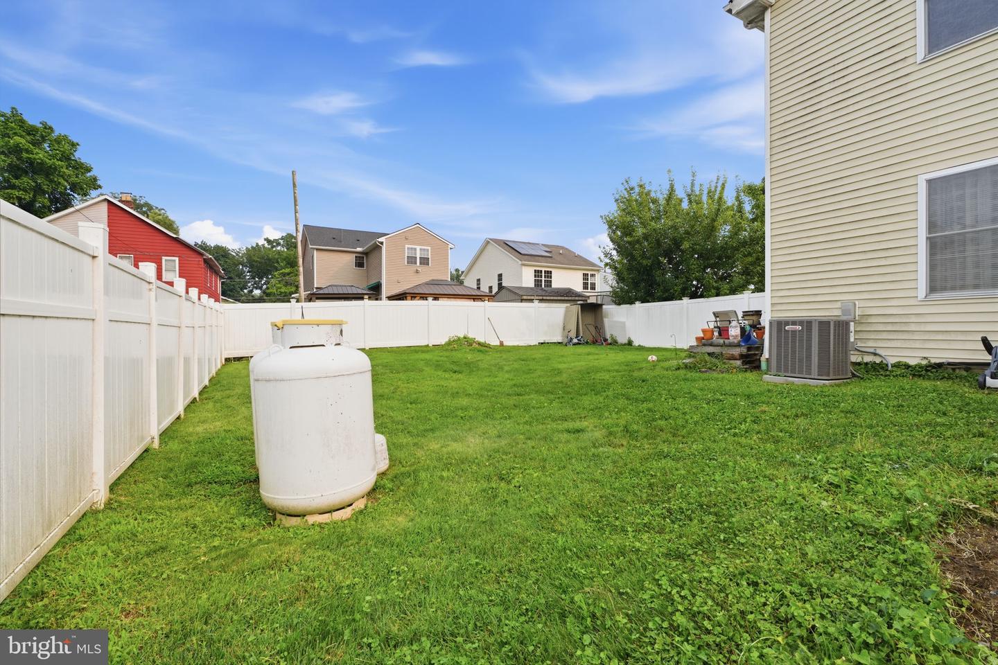 335 Linden Ave Property Photo 17