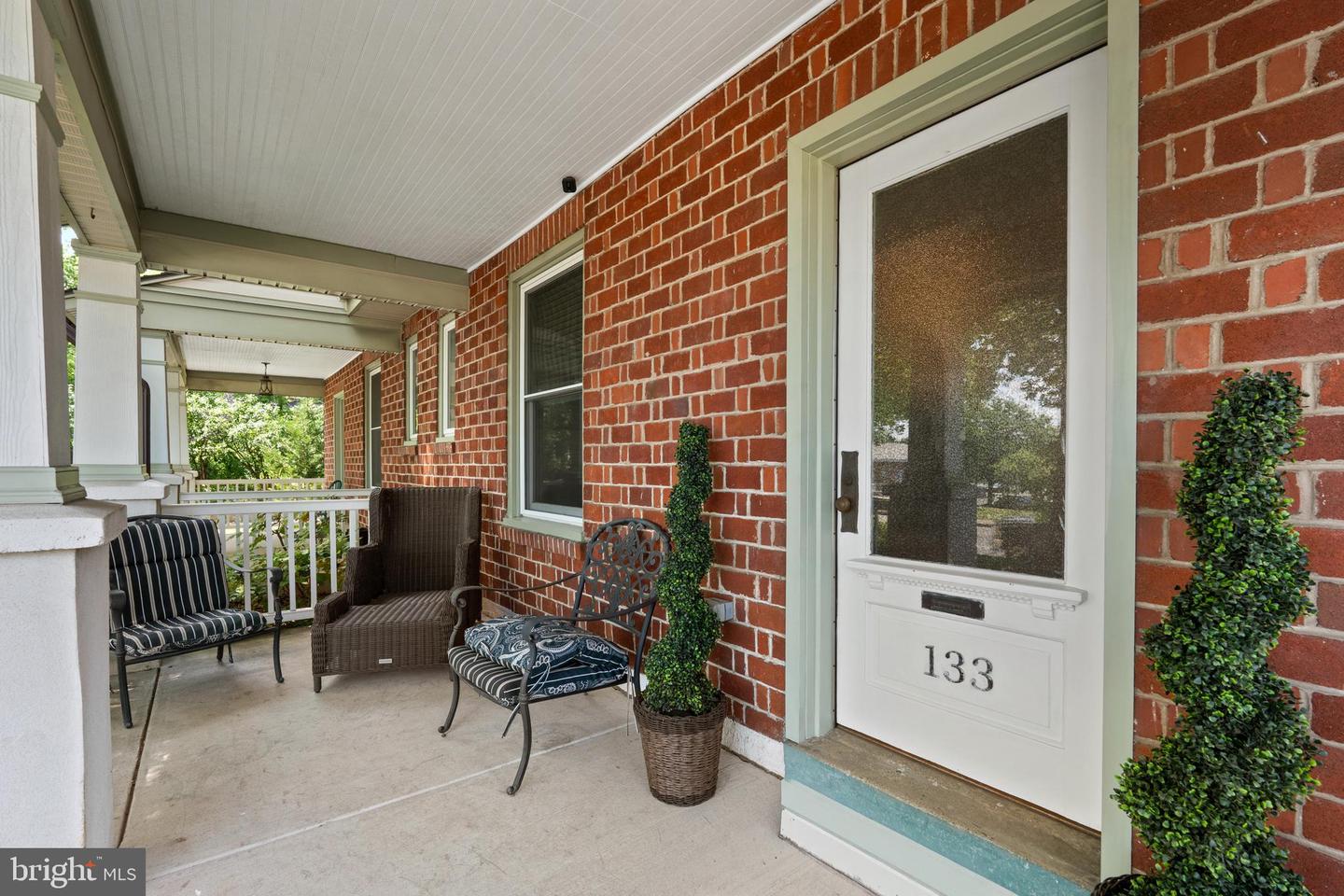 133 W Main St Property Photo 2