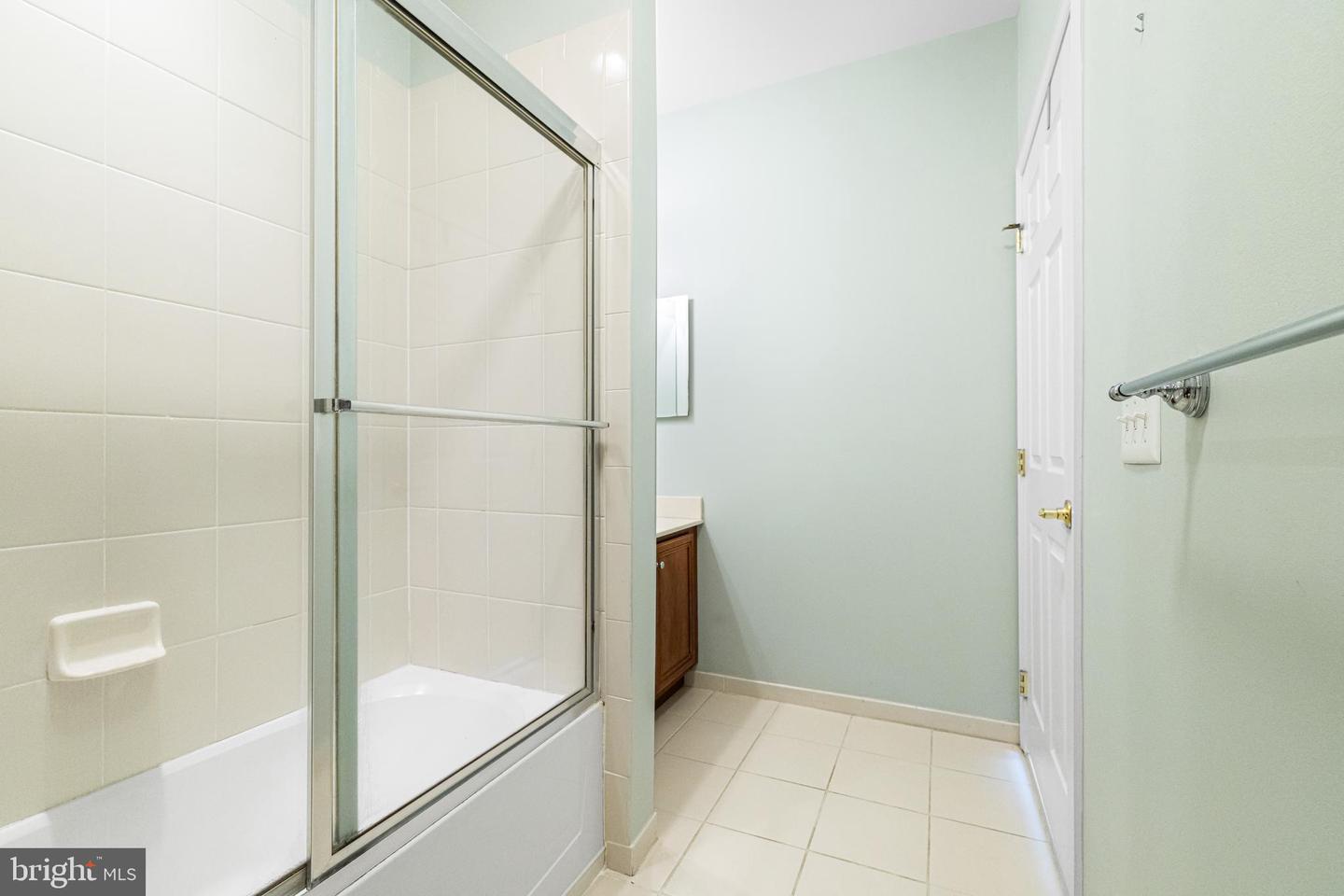 300 W Elm St #2223 Property Photo 14