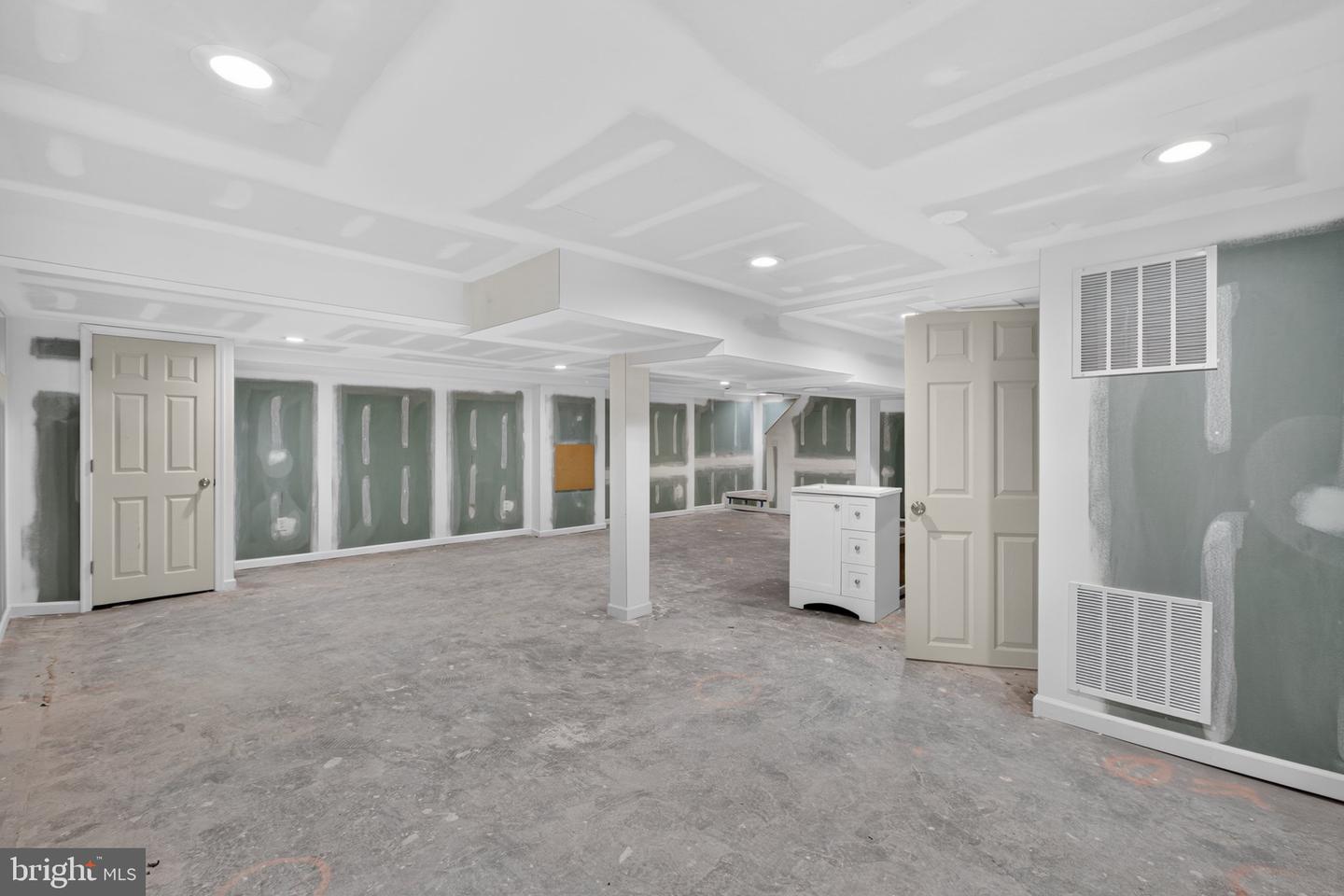 2931 Madison Ave Property Photo 16