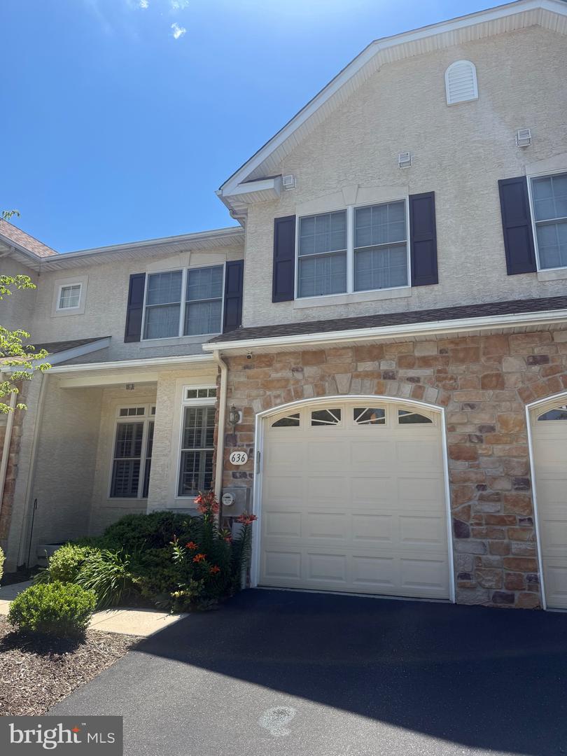 636 Greycliffe Ln Property Photo 1