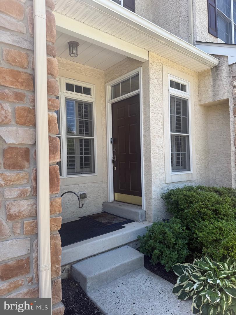 636 Greycliffe Ln Property Photo 2