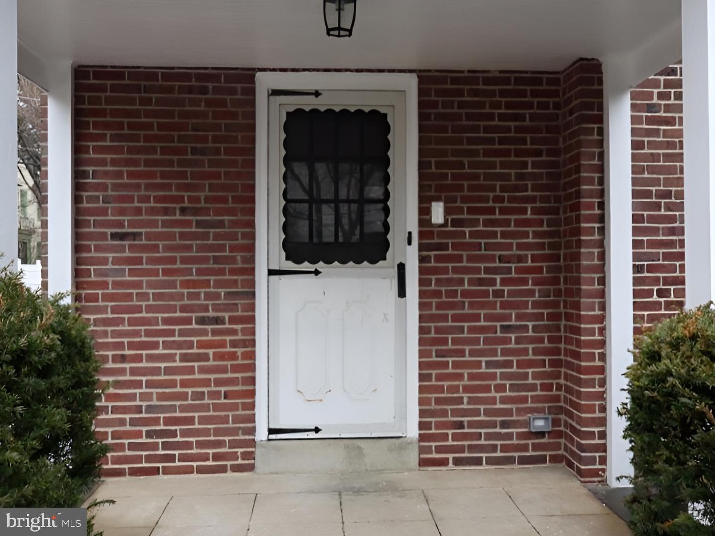 1516 Surrey Ln Property Photo 4